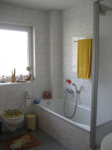 Bad-Dusche-WC Doppelhaush�lfte Sankt Augustin