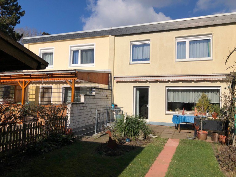 R�ckansicht Sankt Augustin Einfamilienhaus SANKT AUGUSTIN helles Einfamilienhaus, 5 Zimmer, ca. 115 m� Wfl. Terrasse, Garten, Garage, Keller