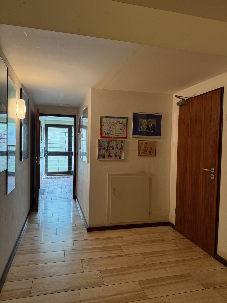 Ansicht Flur-Diele im Untergeshoss Zweifamilienhaus Sankt Augustin