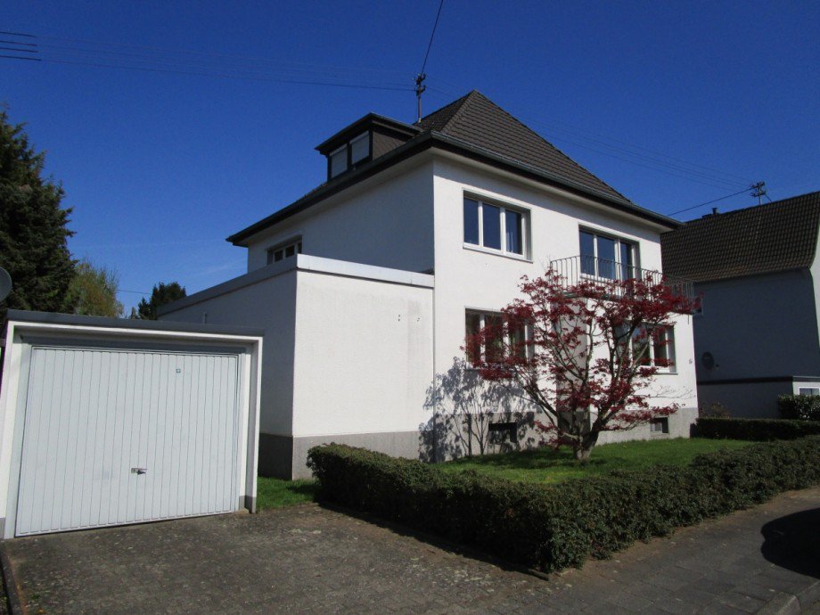 Au�enansicht mit Garage Etagenwohnung St. Augustin