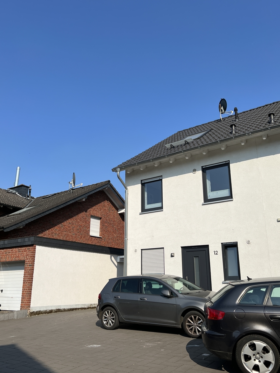 Vorderansicht Doppelhaush�lfte Pulheim / Geyen