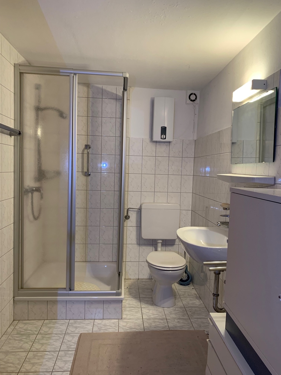 Dusche-WC im UG Bungalow Sankt Augustin