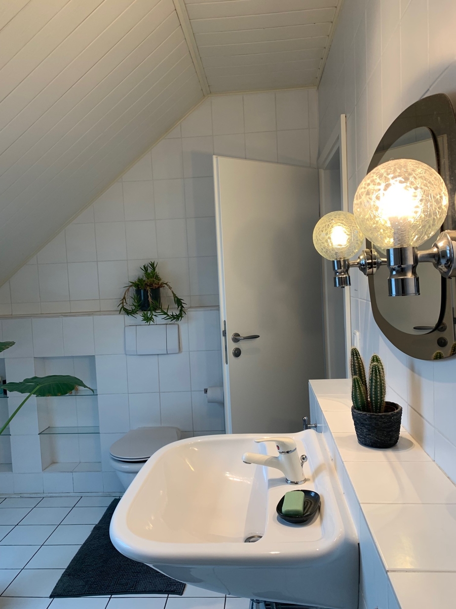 Ansicht Badezimmer mit Wanne und Dusche Einfamilienhaus Sankt Augustin