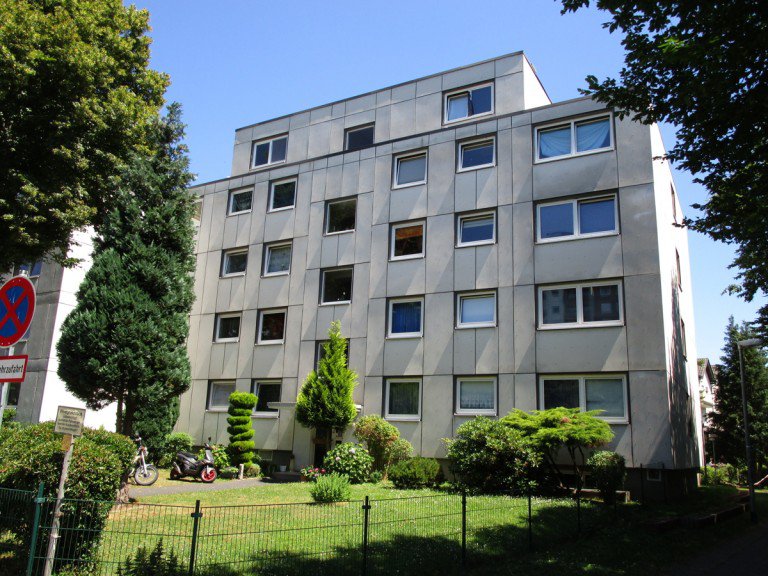 Objektansicht Sankt Augustin Etagenwohnung SANKT AUGUSTIN, 2 Zimmer- Etagenwohnung im EG, ca. 69 m� Wfl., sep. Keller und Aufzug, Balkon