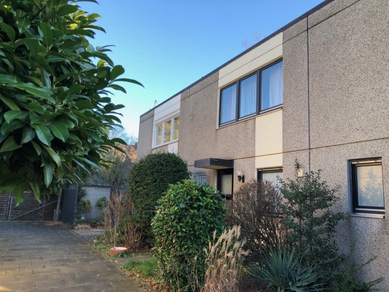 Objektansicht Troisdorf / Spich Reihenhaus TROISDORF-SPICH, ruhiger Lage, Einfam.Reihenhaus, 4-5 Zimmer, ca 158 m� WNfl, Keller, Garten, Garage