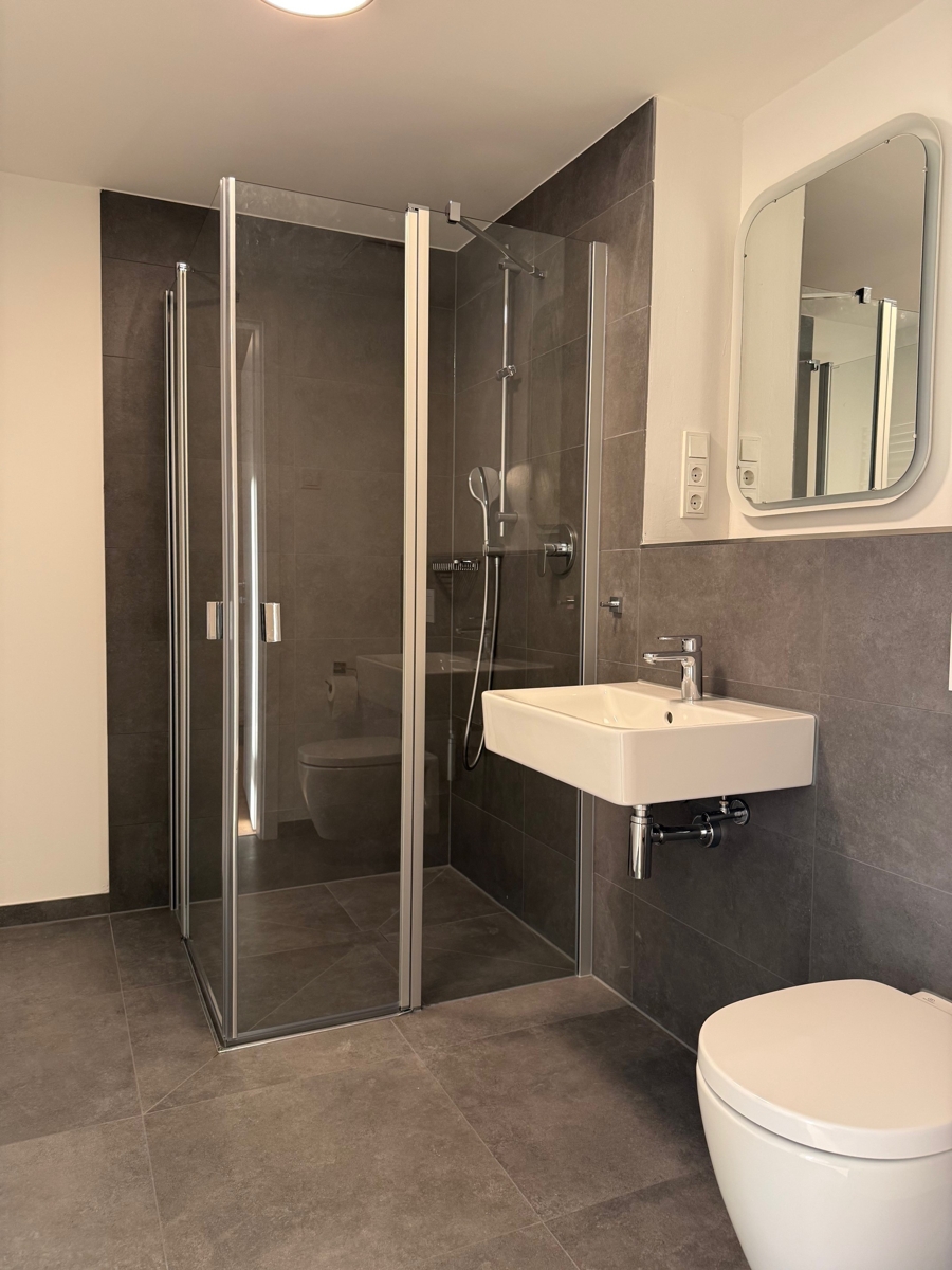 Ansicht Bad mit Dusche und WC Etagenwohnung Sankt Augustin / Hangelar