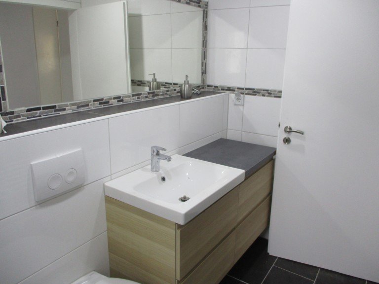 neues Badezimmer - Musterbilder Sankt Augustin - M�lldorf Etagenwohnung SANKT AUGUSTIN zentr. 3 Zi. ETW mit ca. 71 m� Wfl. im 2 ten OG im gepflegten 6 Parteienhaus, Stellpl