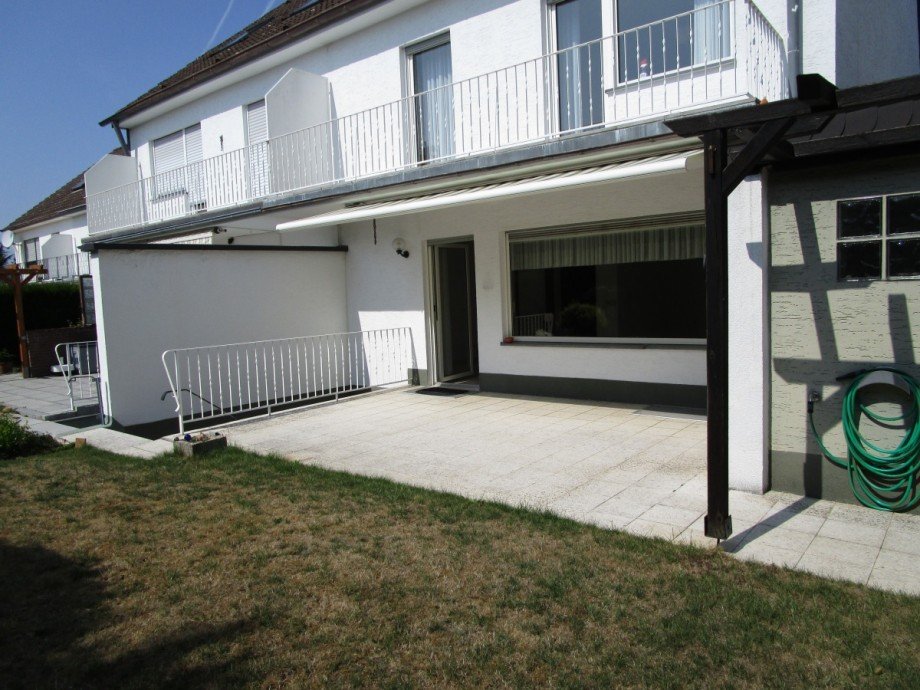 Blick vom Garten zum Haus Doppelhaush�lfte Sankt Augustin