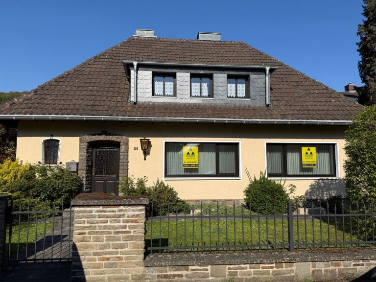Hausansicht Bonn Einfamilienhaus BONN OBERKASSEL freist. Einfam. Haus mit ca. 200 m� Wfl., 841 m� GrSt. Keller, Garage, Baugrundst�ck