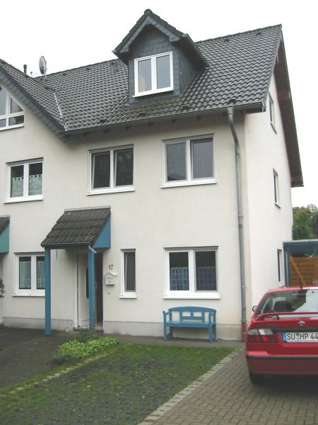 Frontansicht Hennef - Hennef Zentrum Doppelhaush�lfte Einfamilienhaus (Endhaus) Hennef zentral mit Garten und Fahrradcarport