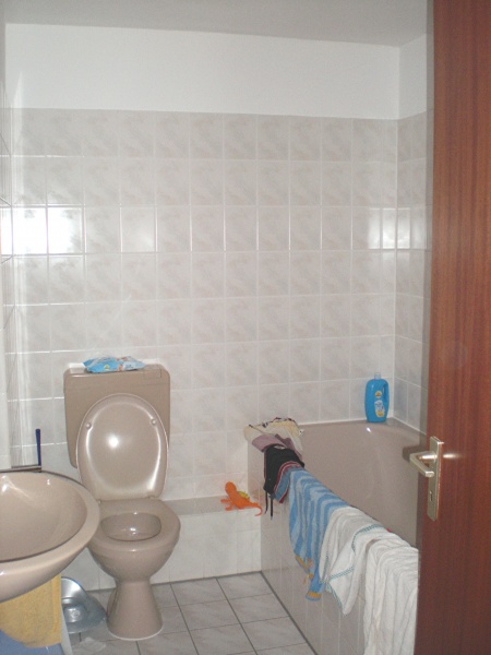 Bad mit Wanne und Dusche Dachgeschosswohnung Sankt Augustin