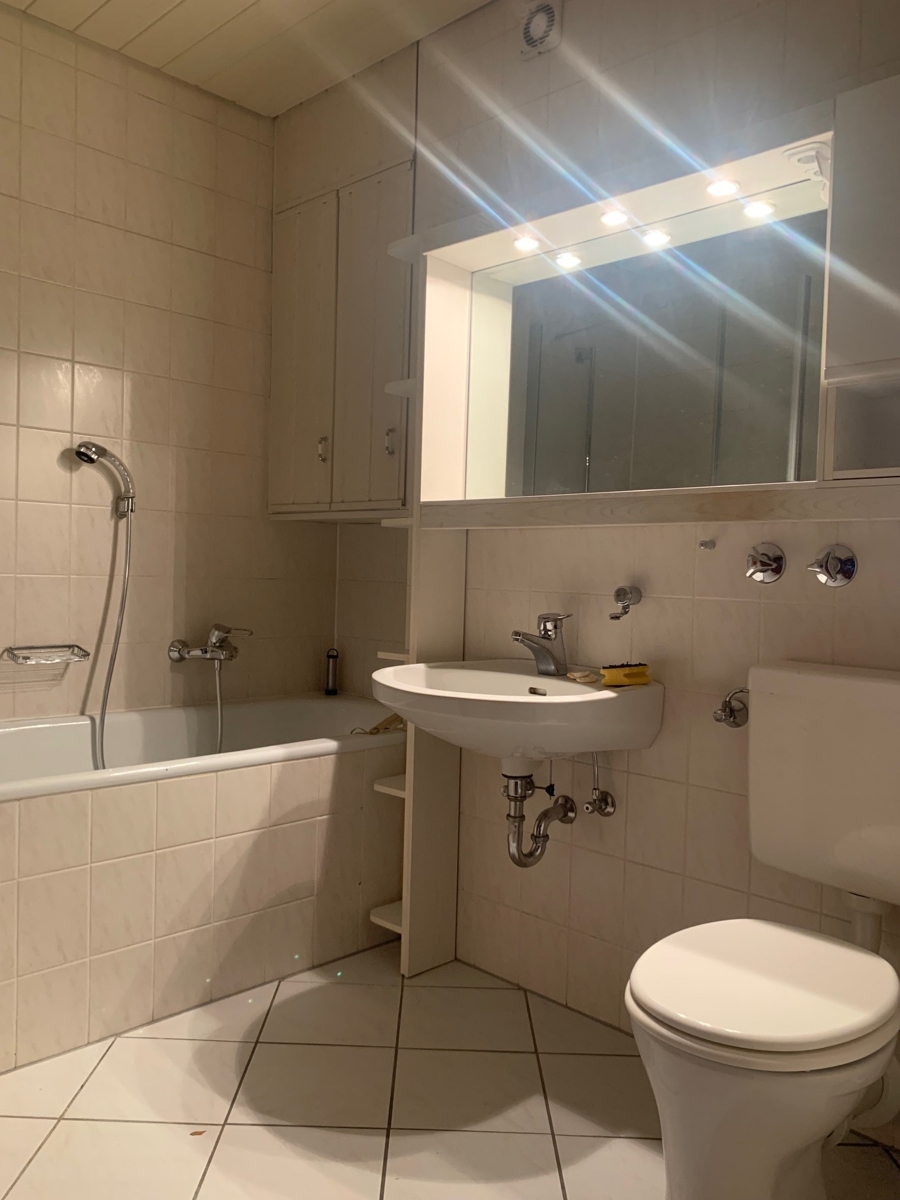 Badezimmer I OG mit Dusche, Wanne und WC Reihenhaus Sankt Augustin