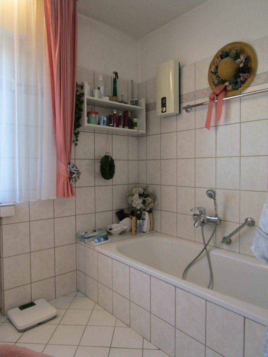 Ansicht Badezimmer im OG Doppelhaush�lfte Sankt Augustin