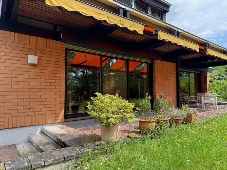 R�ckansicht mit Terrasse Zweifamilienhaus Sankt Augustin