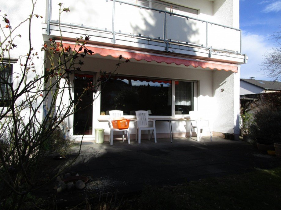 R�ckansicht mit Terrasse und Markise Einfamilienhaus Sankt Augustin