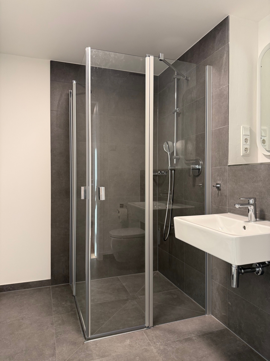 Ansicht Bad mit Dusche und WC Etagenwohnung Sankt Augustin / Hangelar