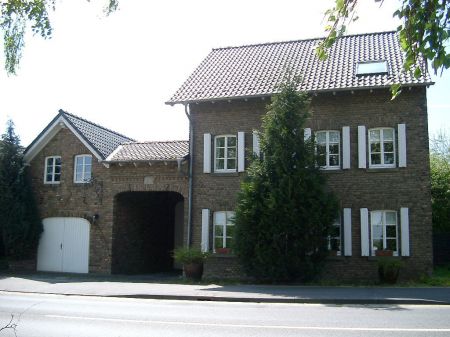 Hofansicht von Stra�enseite B�rohaus Bornheim