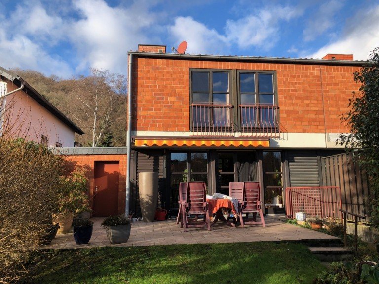 R�ckansicht Wachtberg - Wachtberg Einfamilienhaus WACHTBERG-NIEDERBACHEM, sch�ne Doppelhaush�lfte, ca. 200 m� WNfl., 4-5 Zimmer, Garte, Keller, Garage