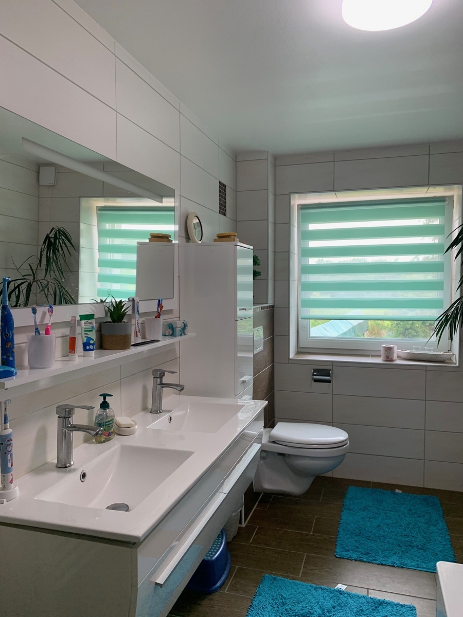 Badezimmer im OG Einfamilienhaus Buchholz (Westerwald) / K�lsch-B�llesbach