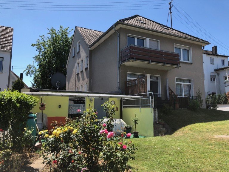 R�ckansicht mit Garten Sankt Augustin - Meindorf Mehrfamilienhaus SANKT AUGUSTIN, freistehendes Mehrfamilienhaus (5 Parteien), ca. 330 m� Wfl. 585 m� GrSt. Vollkeller