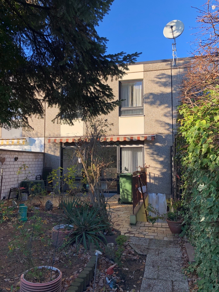 R�ckansicht mit Garten Reihenhaus Troisdorf / Spich