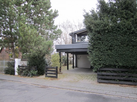 Eingang und Carport Etagenwohnung Sankt Augustin