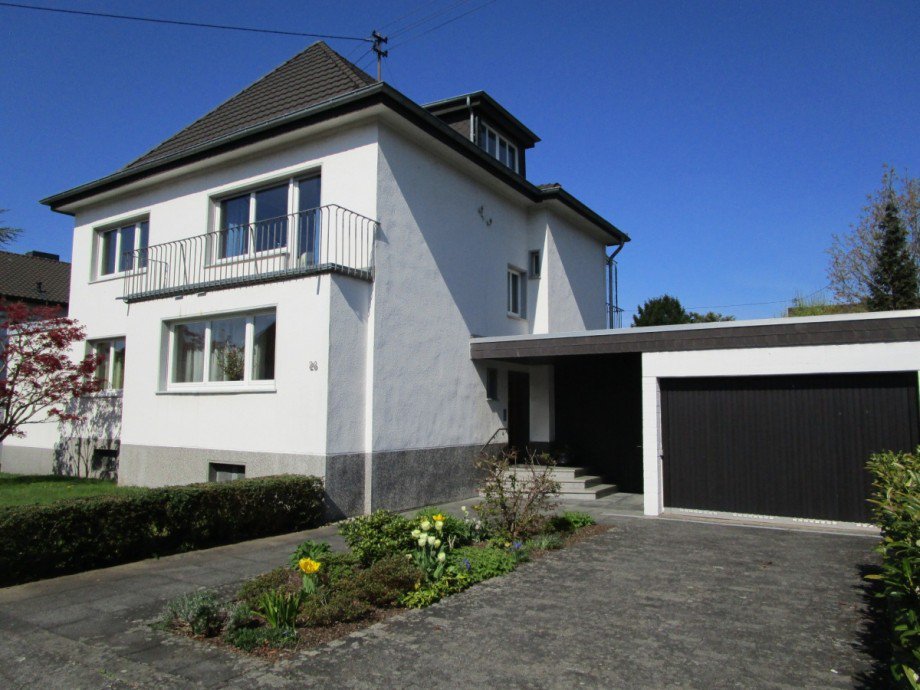 Ansicht von der Strasse Etagenwohnung St. Augustin