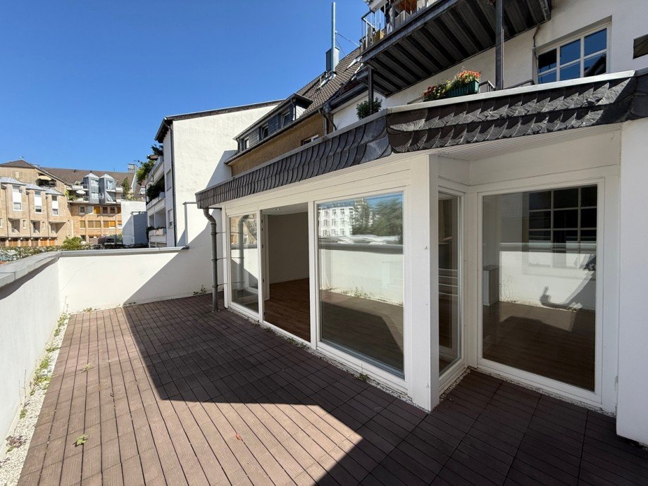 R�ckansicht mit gr. Terrasse Etagenwohnung K�ln
