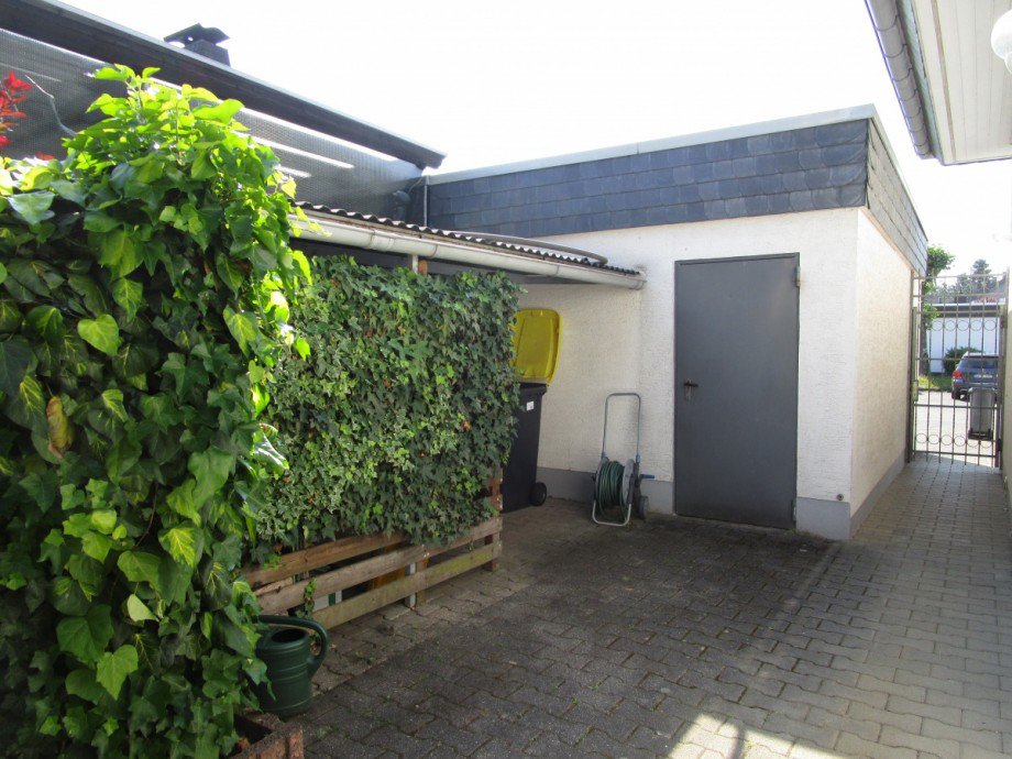 Zugang zw. Garage und Haus in den Garten und in die Einliegerwohnung Bungalow Sankt Augustin / Hangelar
