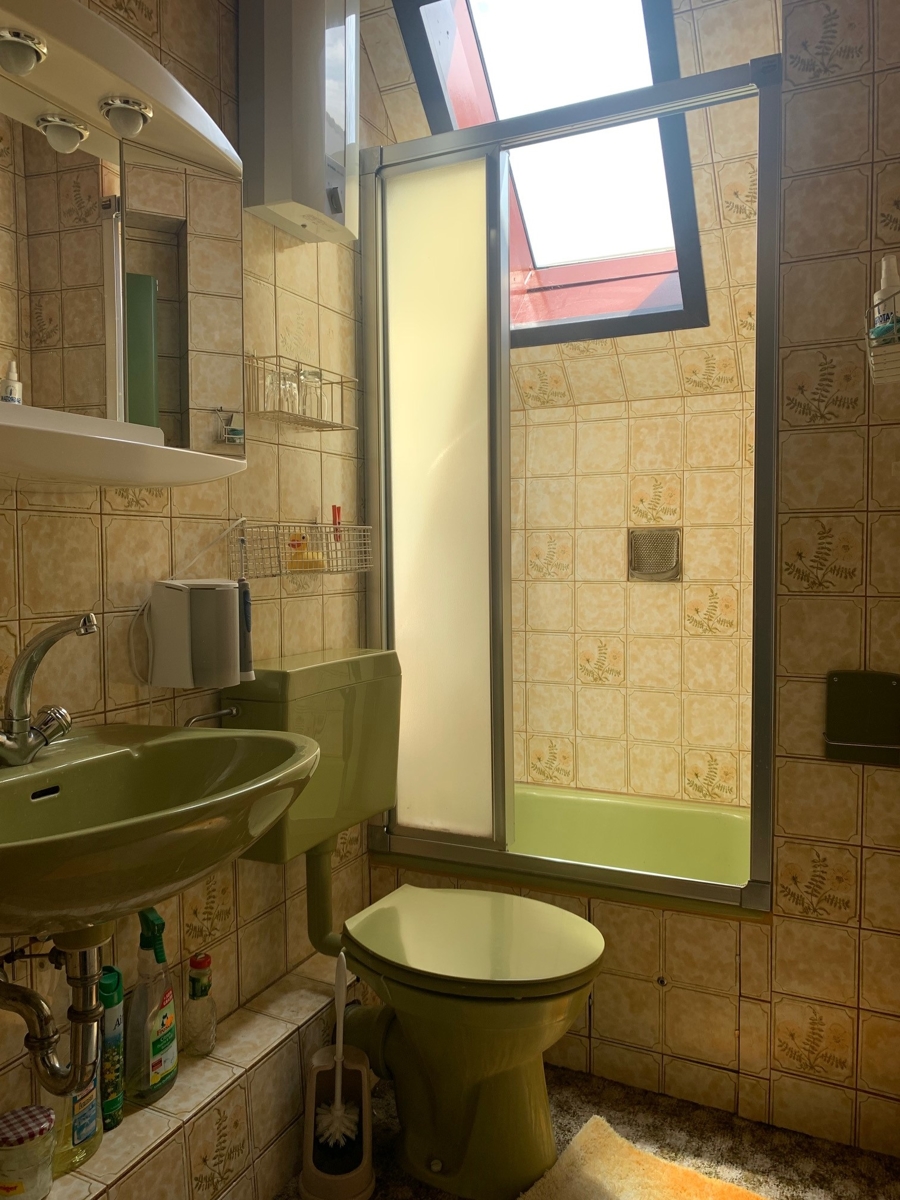 Bad mit Dusche und WC im DG Zweifamilienhaus Troisdorf