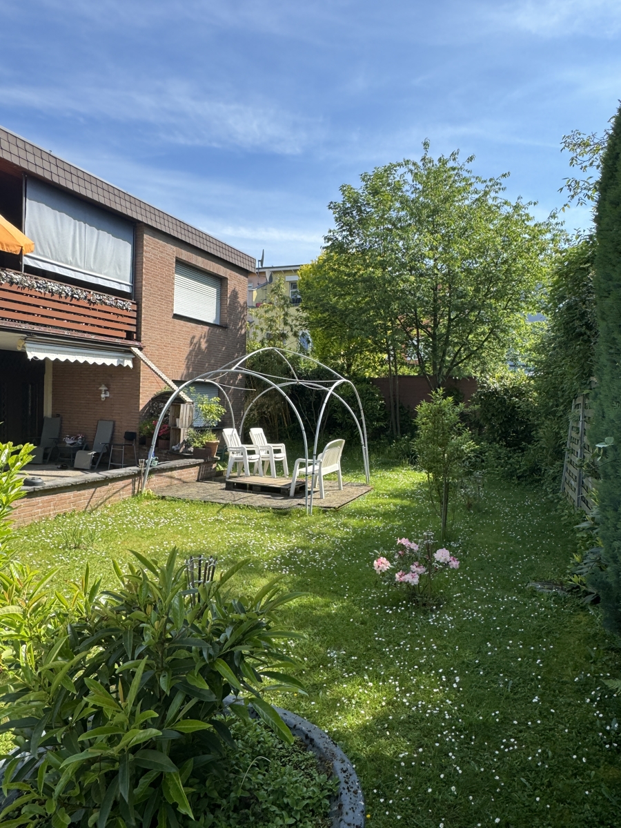 Gartenbereich Zweifamilienhaus R�srath