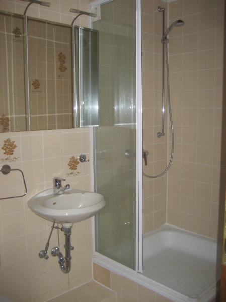 Ansicht Dusche-WC Dachgeschosswohnung K�nigswinter