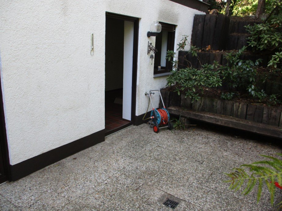 Eingangsbereich mit Terrasse Souterrainwohnung Sankt Augustin