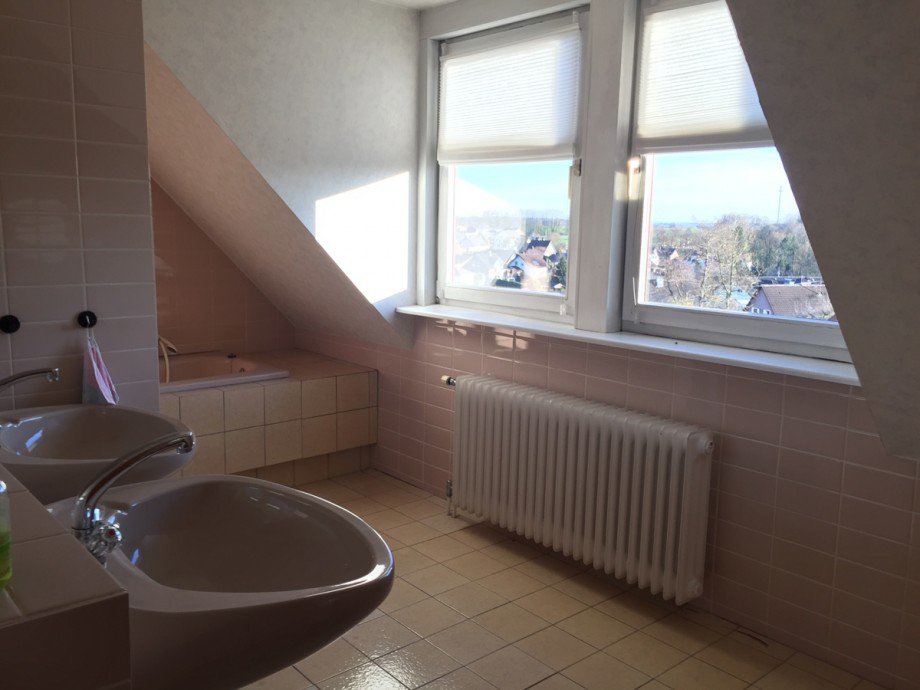 Badezimmer mit Wanne und Dusche Einfamilienhaus Much / Marienfeld