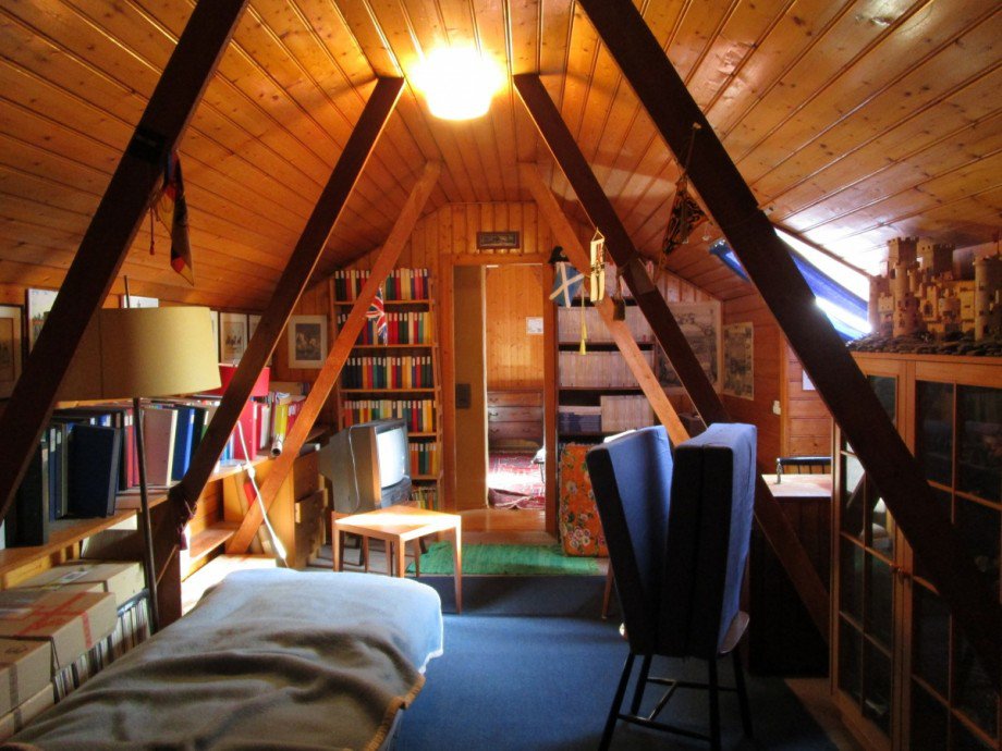 Ansicht Kinderzimmer im DG -links- mit weiterem Durchgangszimmer Einfamilienhaus Sankt Augustin