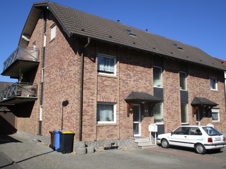 Hausansicht Wesseling Etagenwohnung WESSELING-URFELD, sch�ne 3 Zimmer-Wohnung, ca. 75 m� Wfl, K�che, Diele, Bad, Balkon, Keller, Stellpl