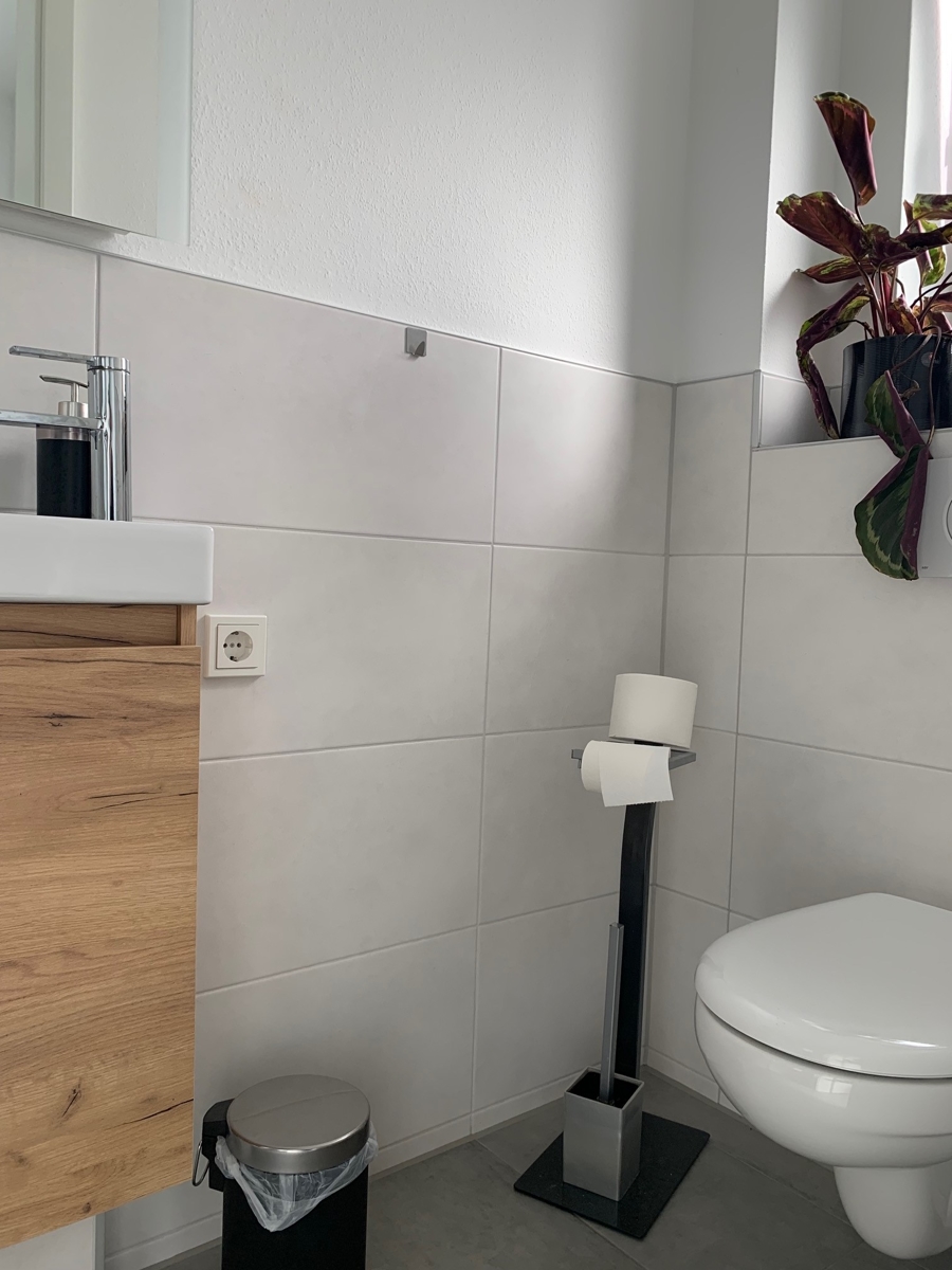 Ansicht Dusche-WC im EG Reihenendhaus Niederkassel