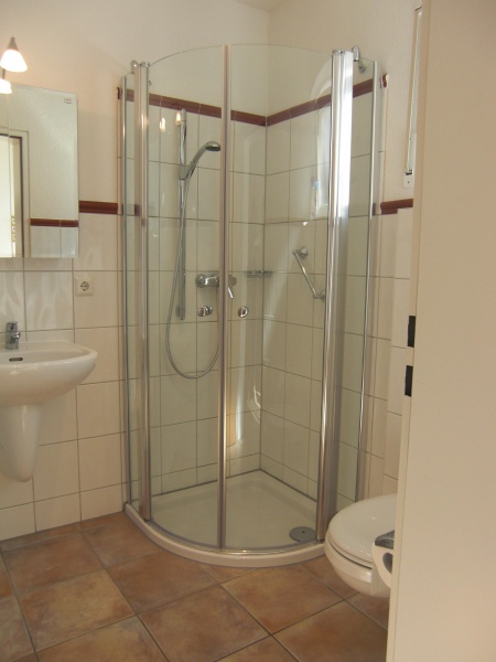 G�ste WC mit Dusche Doppelhaush�lfte Hennef