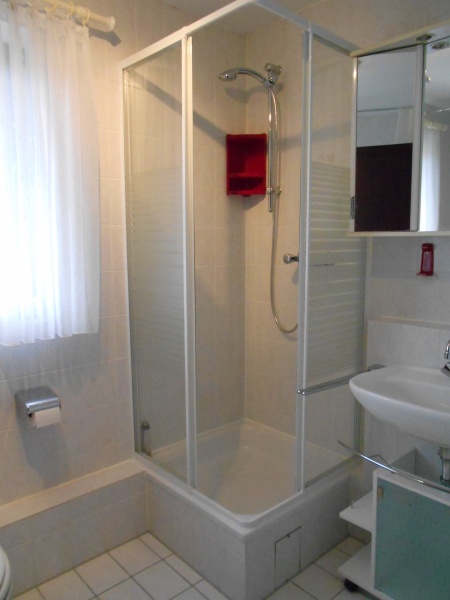 Bad mit Dusche und Wanne Reihenmittelhaus Sankt Augustin