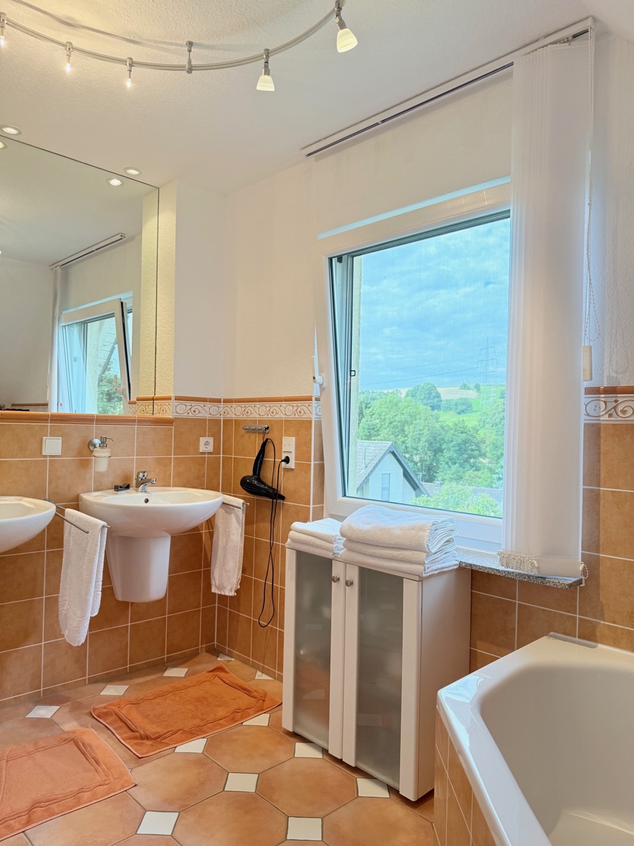 Ansicht Bad im OG Einfamilienhaus Hennef