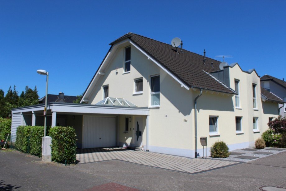 Aussenansicht Doppelhaush�lfte Lohmar