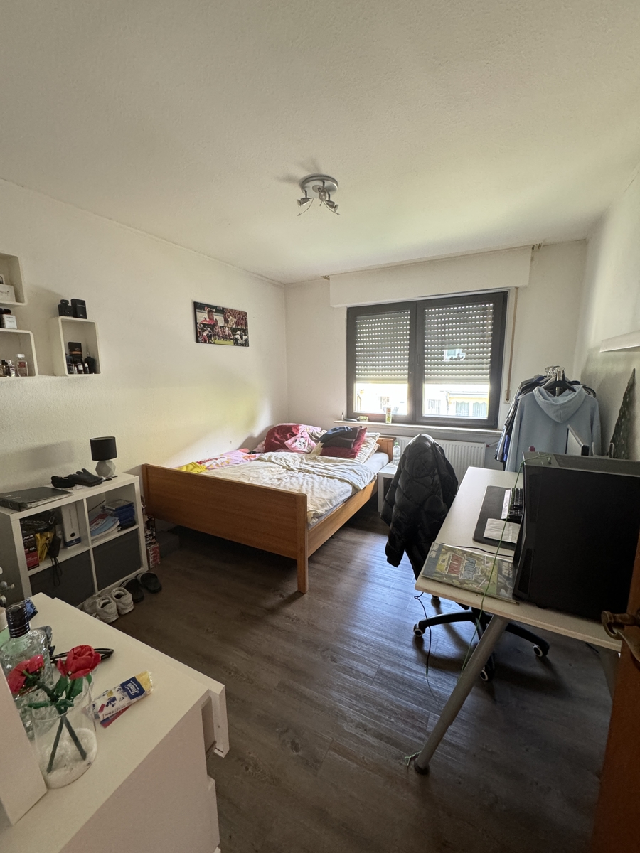 Schlafzimmer 1 OG Zweifamilienhaus R�srath