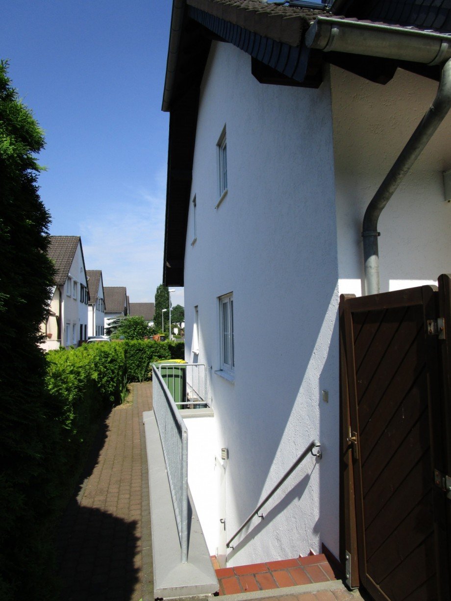 Seitenansicht / Kellerau�entreppe Doppelhaush�lfte Sankt Augustin / Niederpleis