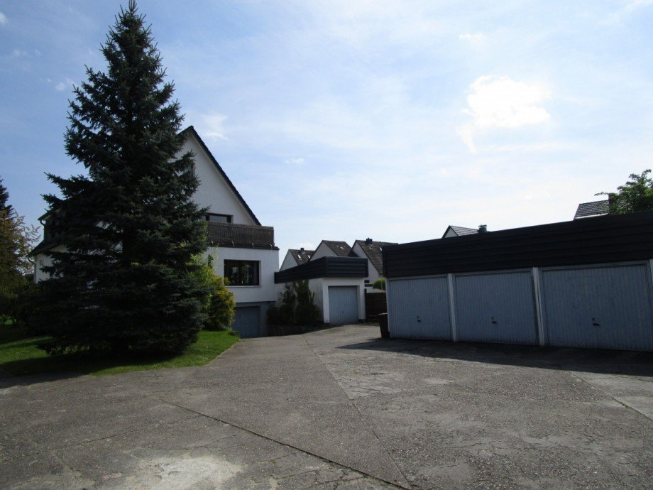 Garagenhof Mehrfamilienhaus Lohmar