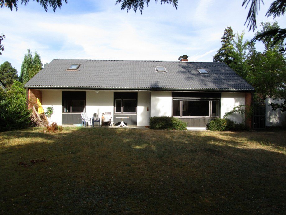 R�ckansicht mit Garten und Terrasse Einfamilienhaus Sankt Augustin