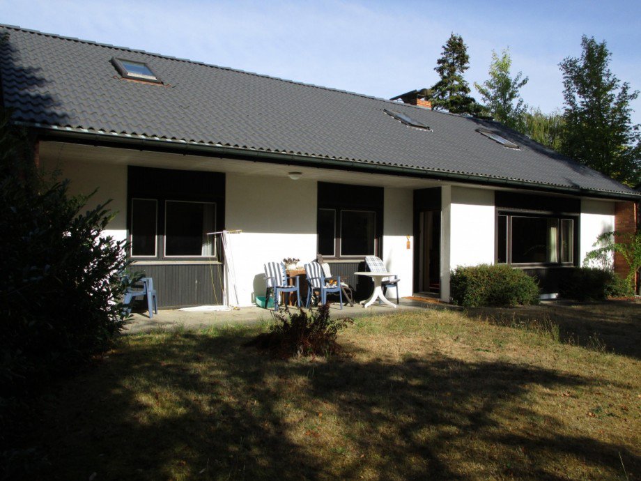 R�ckansicht mit Garten und Terrasse Einfamilienhaus Sankt Augustin