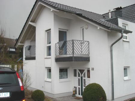 Aussenansicht Stra�enseite Neunkirchen - Seelscheid Doppelhaush�lfte Neunkirchen-Seelscheid, Niedrigenergie DHH,96 m�, 3 Zi., Garten,Terrasse, Balkone, ruhige zentr.Lage