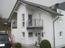 Aussenansicht Stra�enseite Neunkirchen-Seelscheid, Niedrigenergie DHH,96 m�, 3 Zi., Garten,Terrasse, Balkone, ruhige zentr.Lage