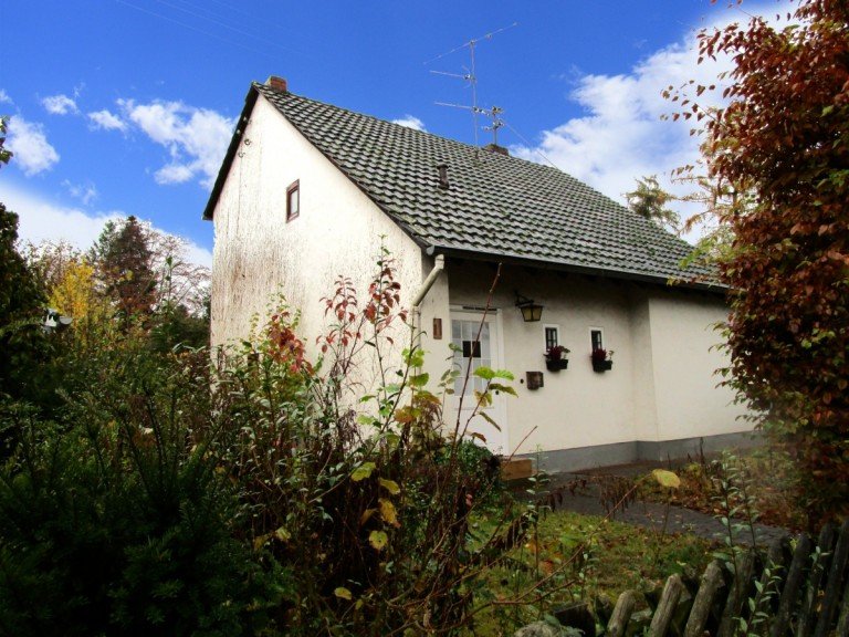 Hausansicht Sankt Augustin - Niederpleis Einfamilienhaus SANKT AUGUSTIN-ORT, freist. Einfamilienhaus, 4-5 Zi., ca. 165 m� WNfl., ca. 814 m� Grst., Vollkeller