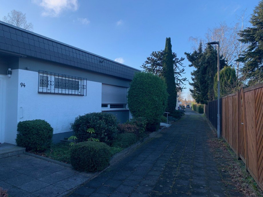 Weg zum Haus Bungalow Sankt Augustin